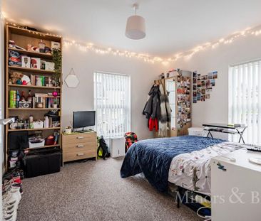 5 bedroom semi-detached house to rent - Photo 4