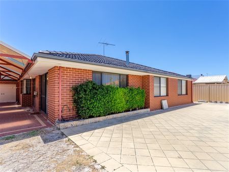 $900/w Spacious 4x2 Family Home in Canning Vale! - Photo 2