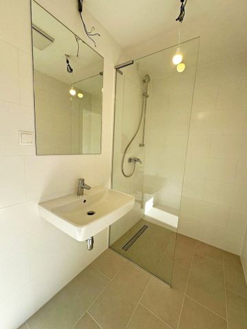 ERSTBEZUG, AUGARTEN-NÄHE, klimatisiertes 44 m2 Dachgeschoss, 2 Zimmer, Komplettküche, Duschbad, Parketten, Brigittenauer Lände - Photo 5