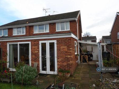 3 bedroom semi-detached house to rent - Photo 3