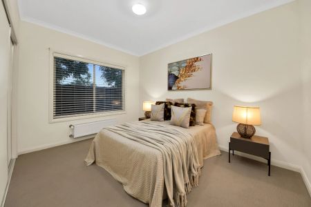 6 Eltham Parade, - Photo 2