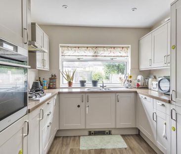 3 bedroom semi-detached house to rent - Photo 6