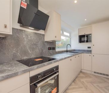 3 bedroom semi-detached house to rent - Photo 6