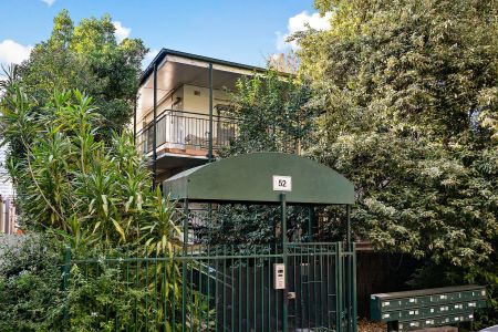 Tranquil Ground-Floor Living in the Heart of South Yarra - Photo 5
