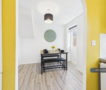 3 bedroom semi-detached house to rent - Photo 4