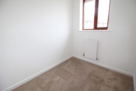 3 bedroom end of terrace house to rent - Photo 3