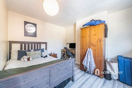 4 bedroom semi-detached house to rent - Photo 5