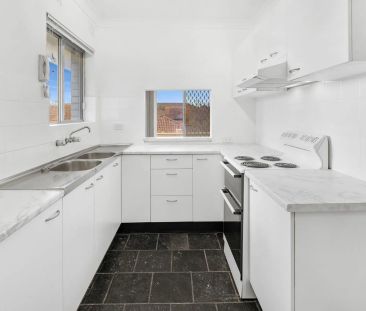 Relaxed Coastal Living in Prime Location - Photo 4