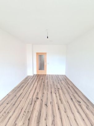 geräumige 2,5 Raum Wohnung auf Wunsch mit EBK - Photo 1