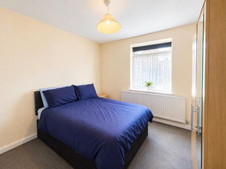 1 bedroom in a house share to rent - Photo 4