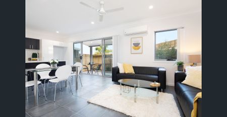 3 bedroom modern townhouse - Low maintenance - Photo 3