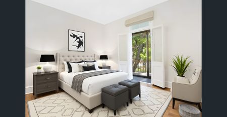 Charming Terrace with Double parking and Entertainment Courtyard in Desirable Location - Photo 5