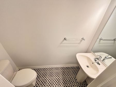 For Lease - 41 Pearen Lane, Barrie, Ontario - Photo 2