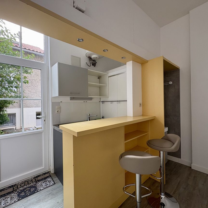 Studio (toutes charges incluses) - BAS DU CENTRE VILLE - Photo 1