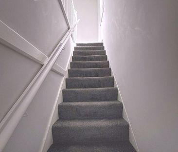 3 bedroom flat to rent - Photo 4