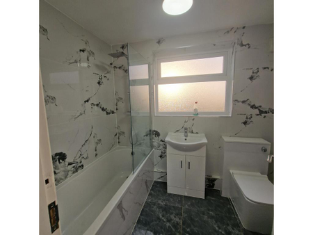 2 bedroom property to rent - Photo 3