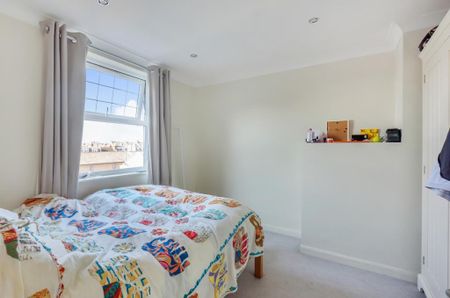 3 bedroom flat to rent - Photo 4