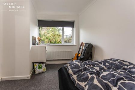 6 bedroom detached house to rent - Photo 4