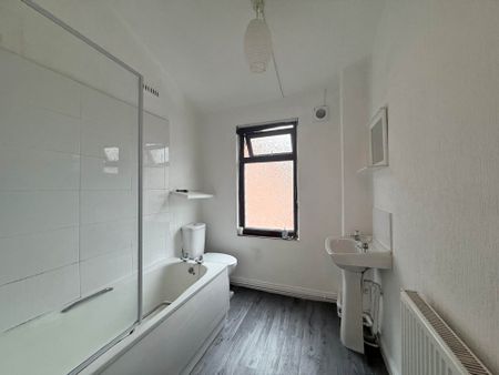 Price £950 pcm - Available Now - Unfurnished - Photo 5