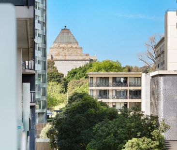 Spacious, Bright and Perfectly Positioned Apartment! - Photo 2