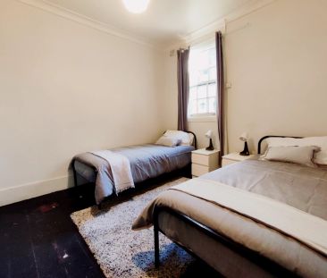 Room 4 #291A - Photo 1