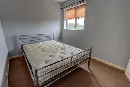 3 bedroom end of terrace house to rent - Photo 3