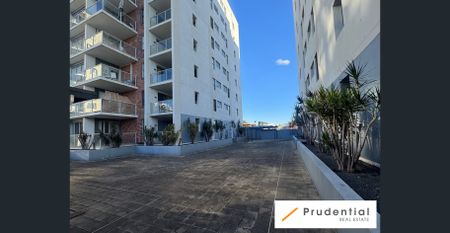 Effortless Urban Living in a Prime Central Location - Photo 2