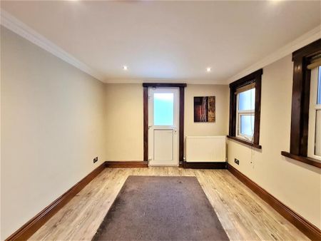 3 bedroom flat to rent - Photo 2