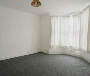 3 bedroom property to rent in Epsom - Photo 6