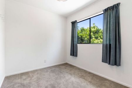 Perfect Location - Spacious Townhouse - Photo 3