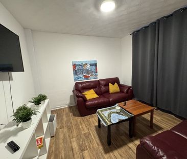Room in a Shared House, Tennyson Road, SO17 - Photo 1