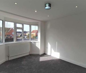 Pooley Green Road, Egham, TW20 - Photo 2