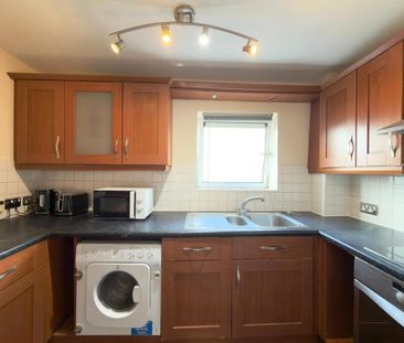 1 bedroom in a flat share to rent - Photo 3