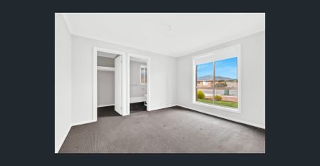 Spacious 3 Bedroom Family Home! - Photo 4