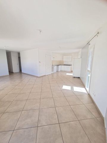 Location Appartement 3 pièces 83m² ETOILE SUR RHONE 26800 - Photo 2