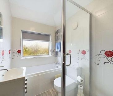 Lawn Close, Ruislip, HA4 - Photo 2