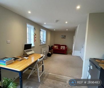 2 bedroom semi-detached house to rent - Photo 2