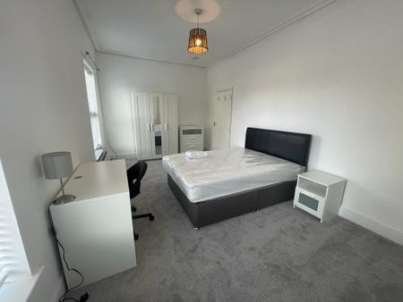 4 bedroom terraced house to rent - Photo 4