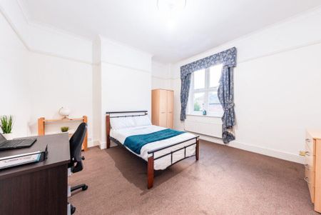 6 bedroom terraced house to rent - Photo 4