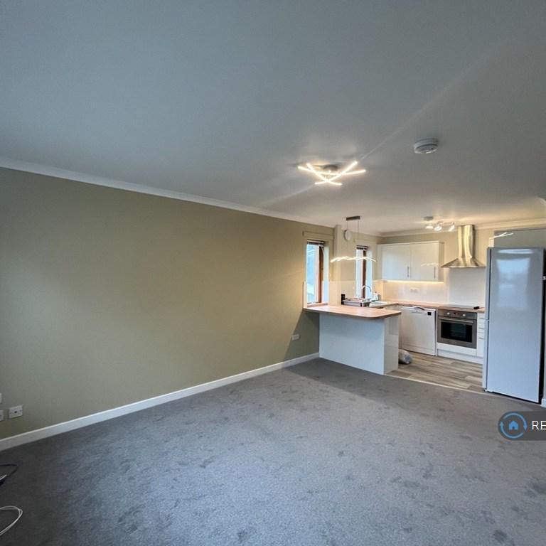 3 bedroom flat to rent - Photo 1