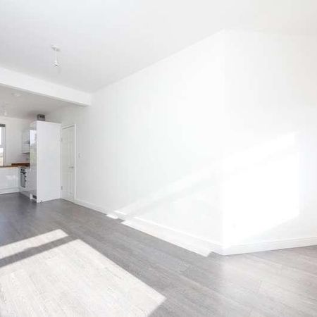 Brownhill Road, London, Greater London, SE6 - Photo 3