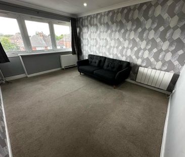 2 Bed Flat, Somerset Avenue, LE4 - Photo 2