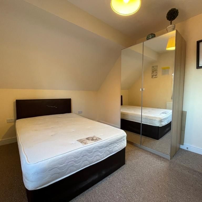 1 bedroom in a house share to rent - Photo 1