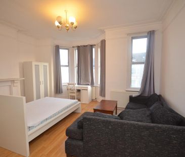 1 bedroom in a house share to rent - Photo 3