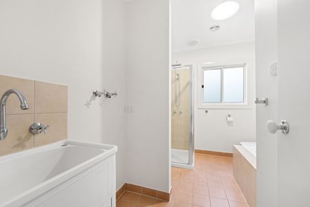 70 Rim Cross Drive, Keilor East VIC 3033 - Photo 5