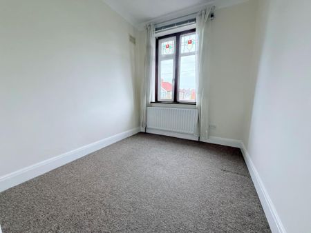 4 bedroom semi-detached house to rent - Photo 5