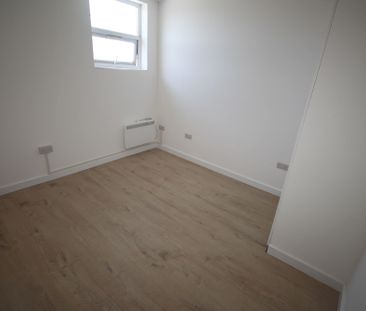 Lees Parade, Uxbridge Road, UB10 - Photo 5