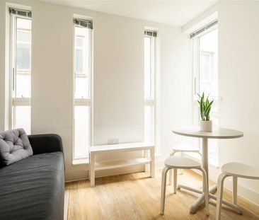 3 bedroom flat to rent - Photo 2