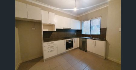 Spacious Two Bedroom Apartment - Photo 3