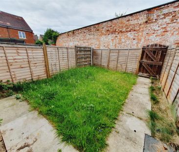 2 Bedroom House to Rent in Woodlands Court, Kettering, Northamptons... - Photo 6